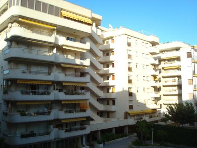 Apartamentos Arquus Center Salou Exteriör bild
