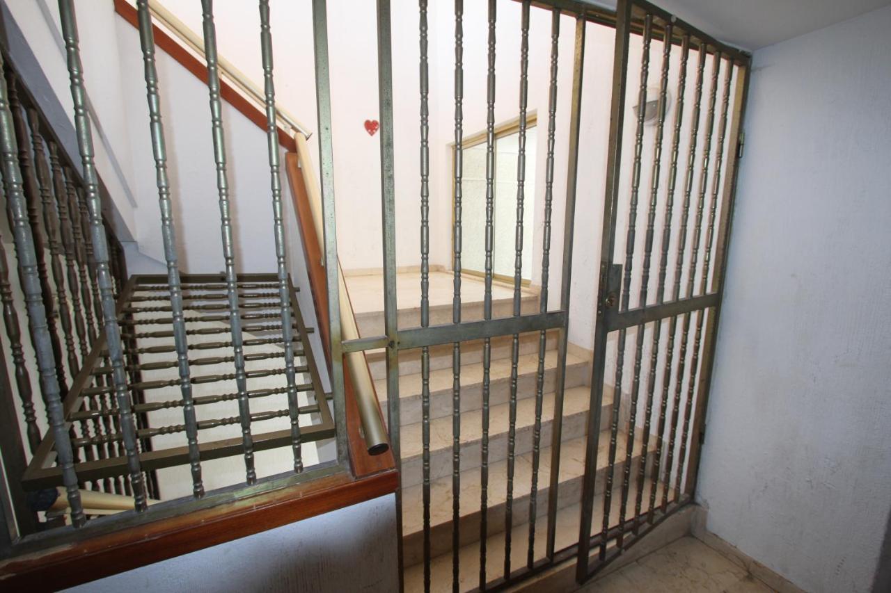 Apartamentos Arquus Center Salou Rum bild